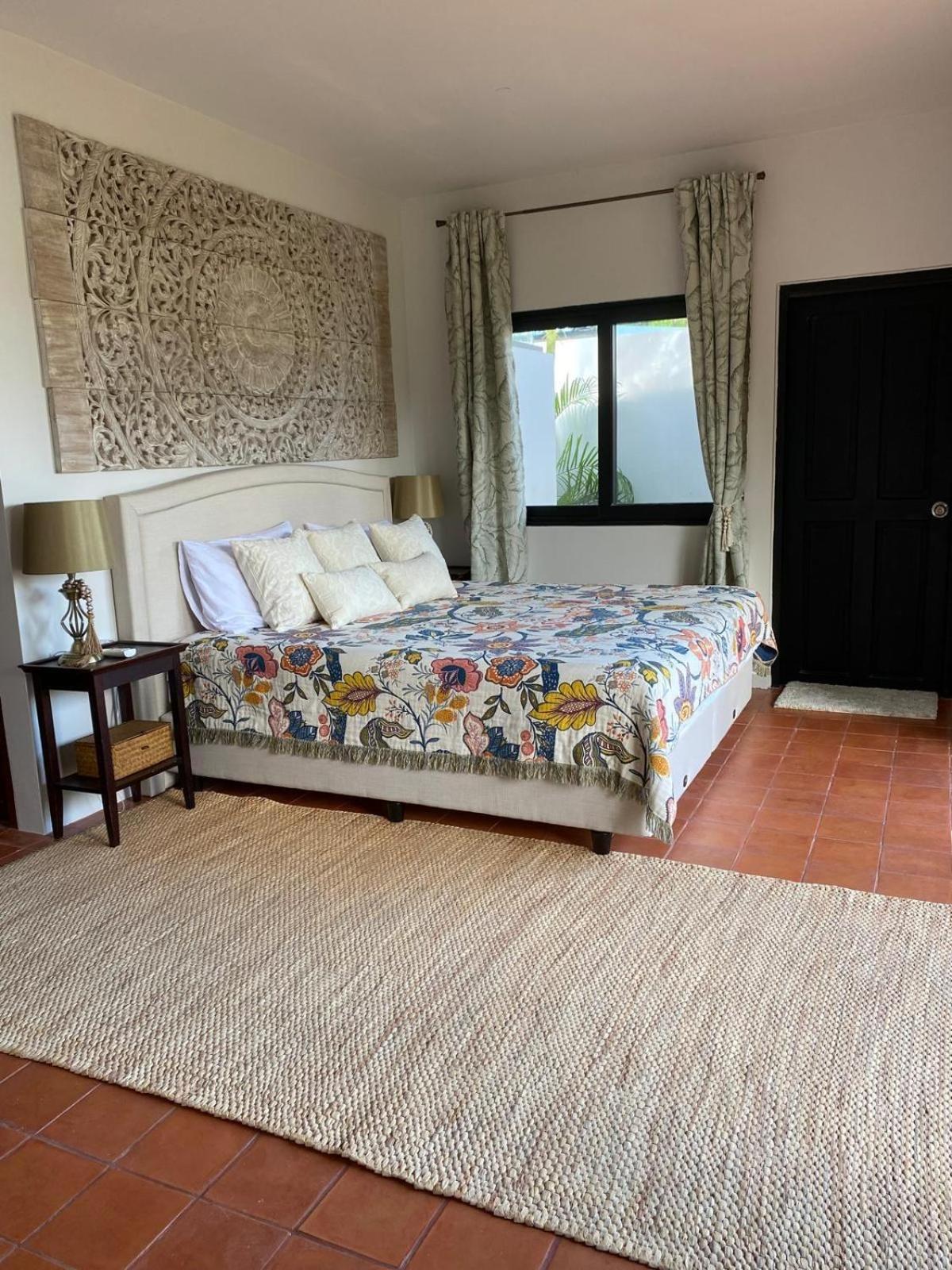 Beautiful Garden 3 Bedroom Close To Villa